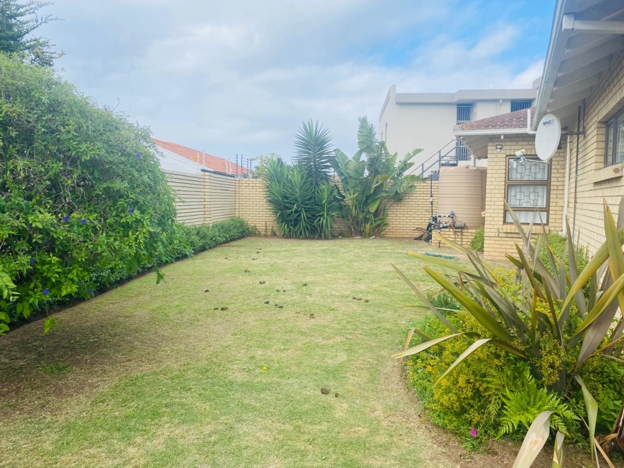 4 Bedroom Property for Sale in Summerstrand Eastern Cape